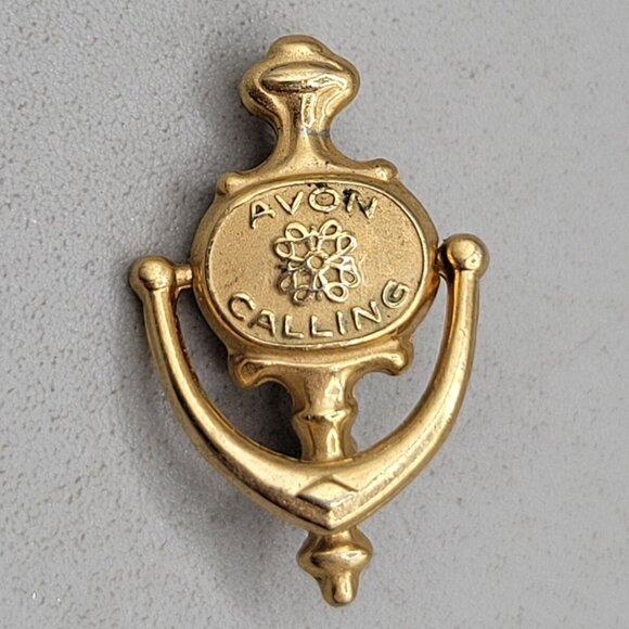 1960s Avon Calling Commemorative Pin Articulating Knocker - Picture 1 of 4
